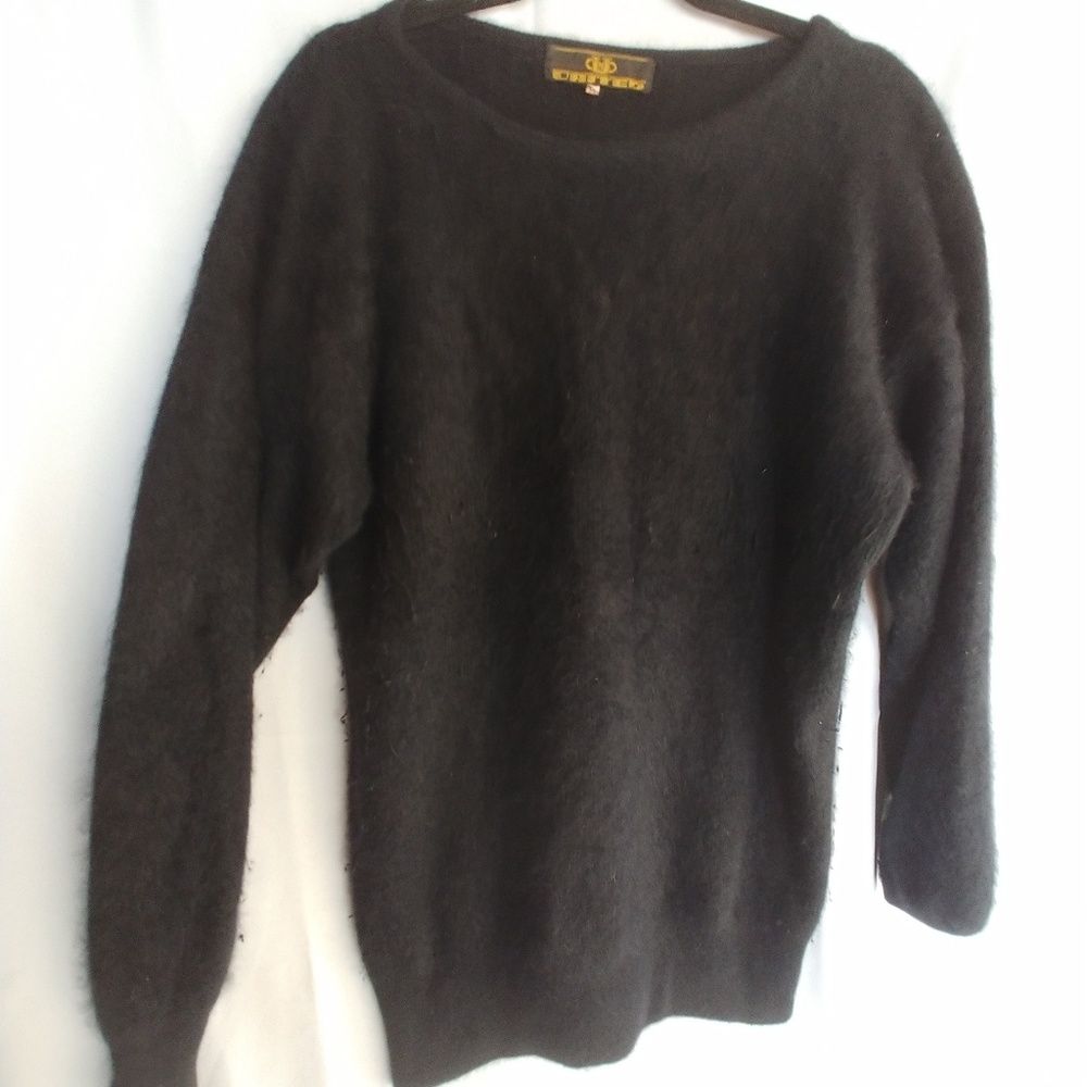 United black lambswool sweater (like new)